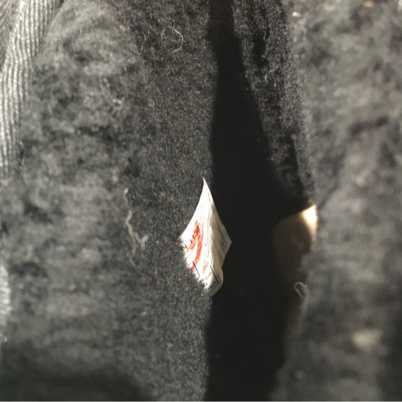 UGG CLASSIC SHORT II UGG LOGO GRAPHIC BOOTS -BLACK SUEDE -WOMEN US 7 -NEW - Picture 6 of 9